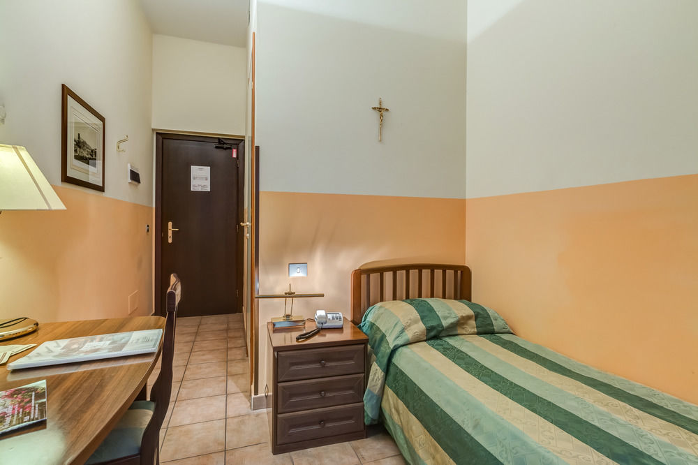 מלון רומא Domus Carmelitana מראה חיצוני תמונה