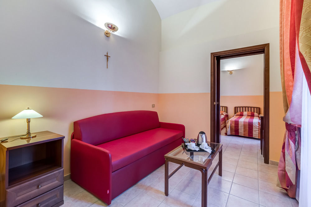 מלון רומא Domus Carmelitana מראה חיצוני תמונה